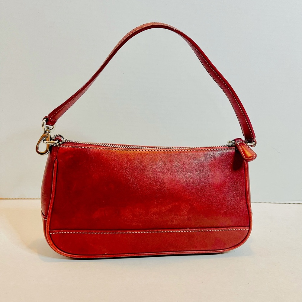 Rare Vintage authentic Coach leather purse. Excellent condition!